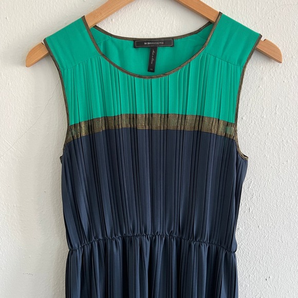 BCBGMAXAZRIA Whinnie Kelly Green Colorblock Pleated Maxi Dress - Picture 4 of 8